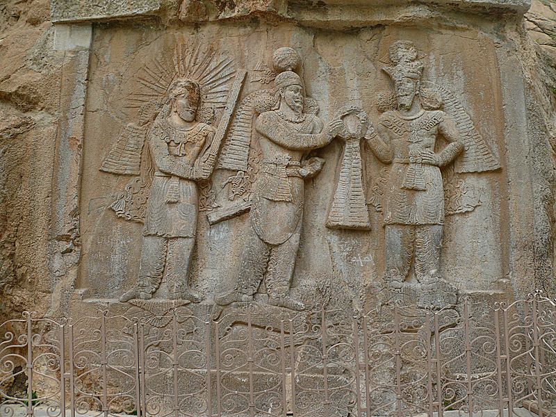 File:Shapur II investiture at Taq-e Bustan (4684094261).jpg