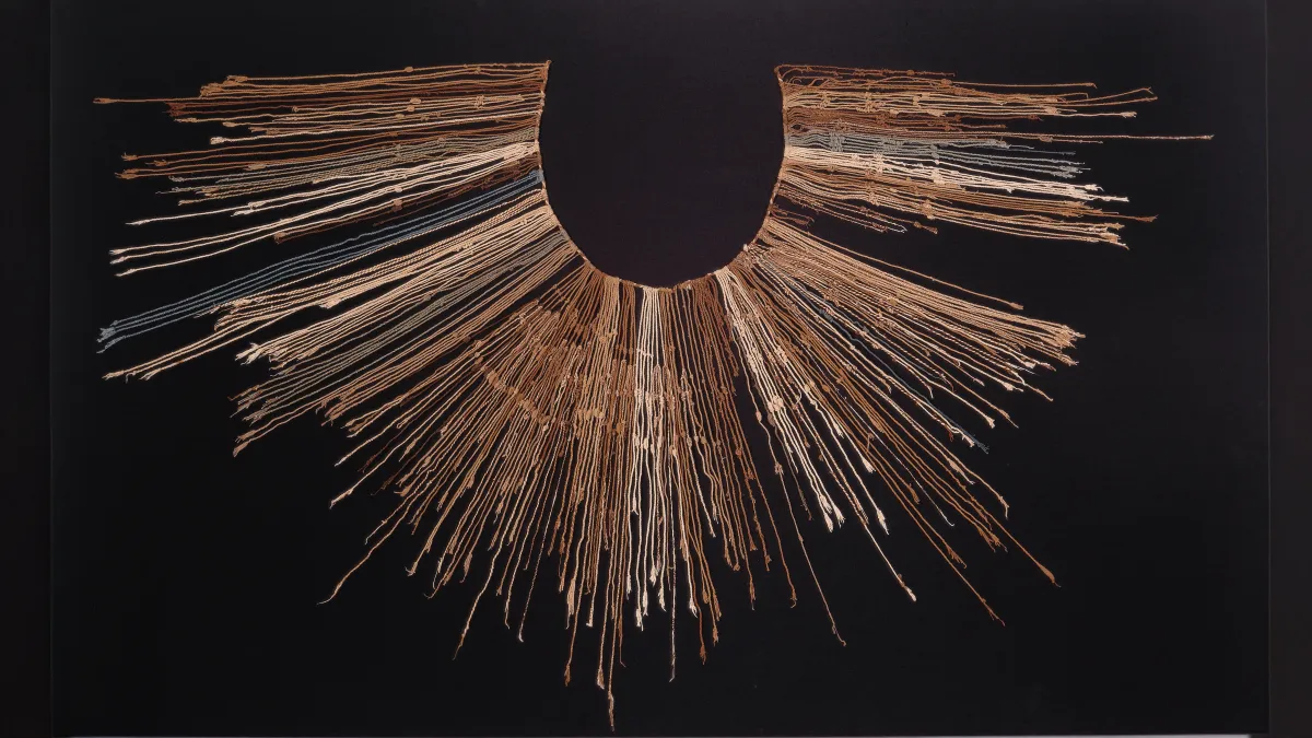 Unknown Makers, "Quipu Inca," 1300-1532 CE, Quipu made of cotton fibers and S-twist. Inca, Sierra Sur, Peru, now at the Museo Larco, Lima, Perú (CC BY-NC-ND 4.0).