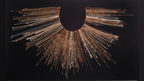 Unknown Makers, "Quipu Inca," 1300-1532 CE, Quipu made of cotton fibers and S-twist. Inca, Sierra Sur, Peru, now at the Museo Larco, Lima, Perú (CC BY-NC-ND 4.0). 
